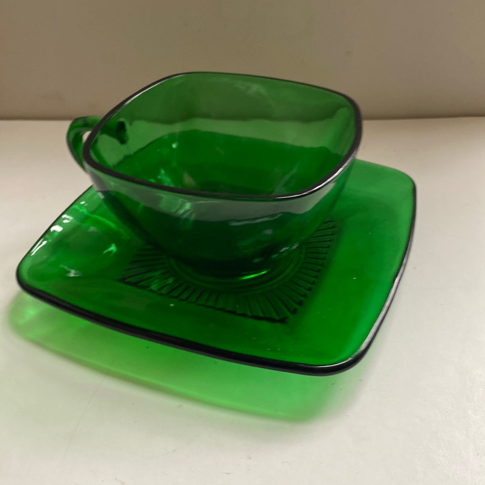 Anchor Hocking Forest Green depression glass cups and saucers (4)